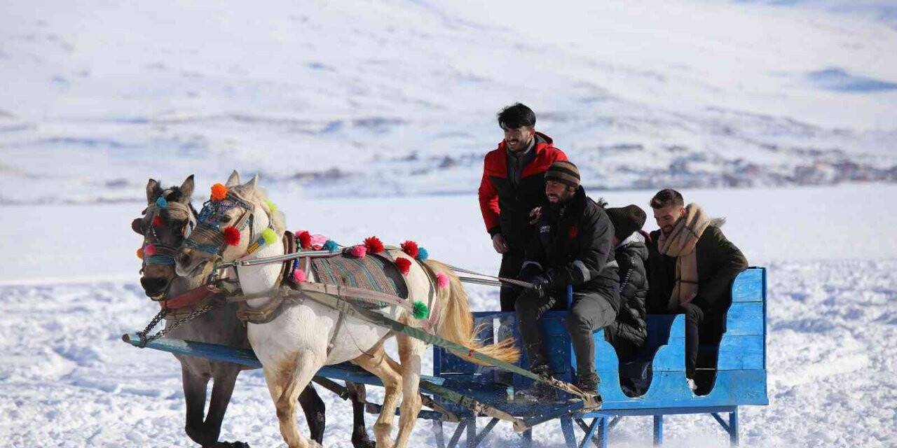 Çıldır Gölü Altın At Kristal Buz Festivali düzenlenecek