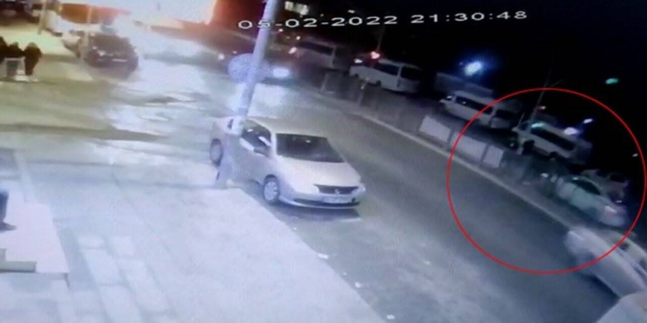 Kırmızı ışıkta geçen sürücünün çarptığı yaya hayatını kaybetti