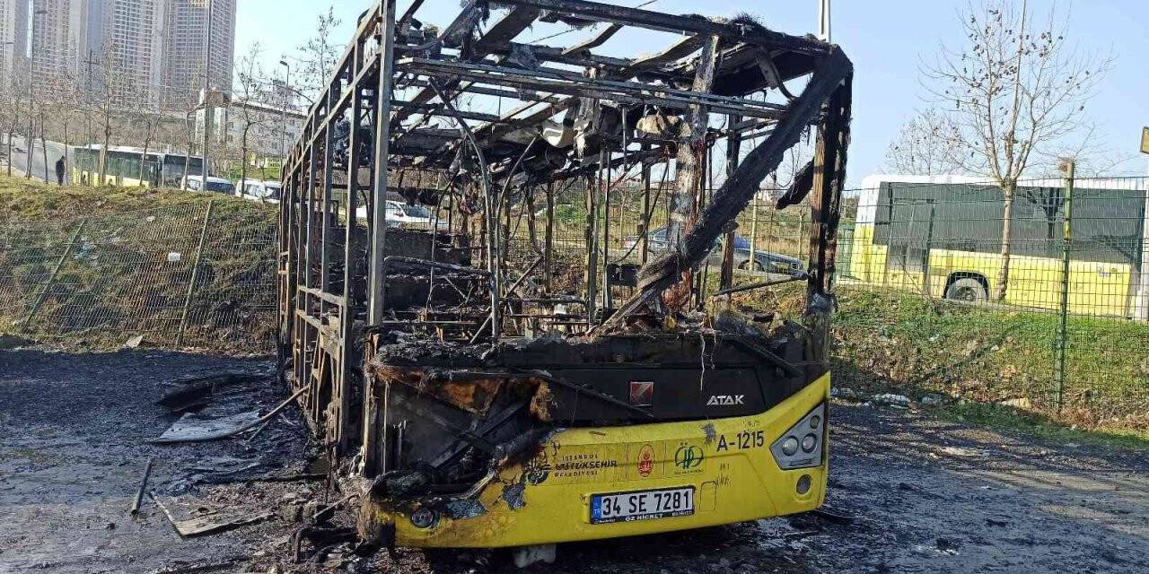 Esenyurt’ta park halindeki İETT otobüsü alev topuna döndü