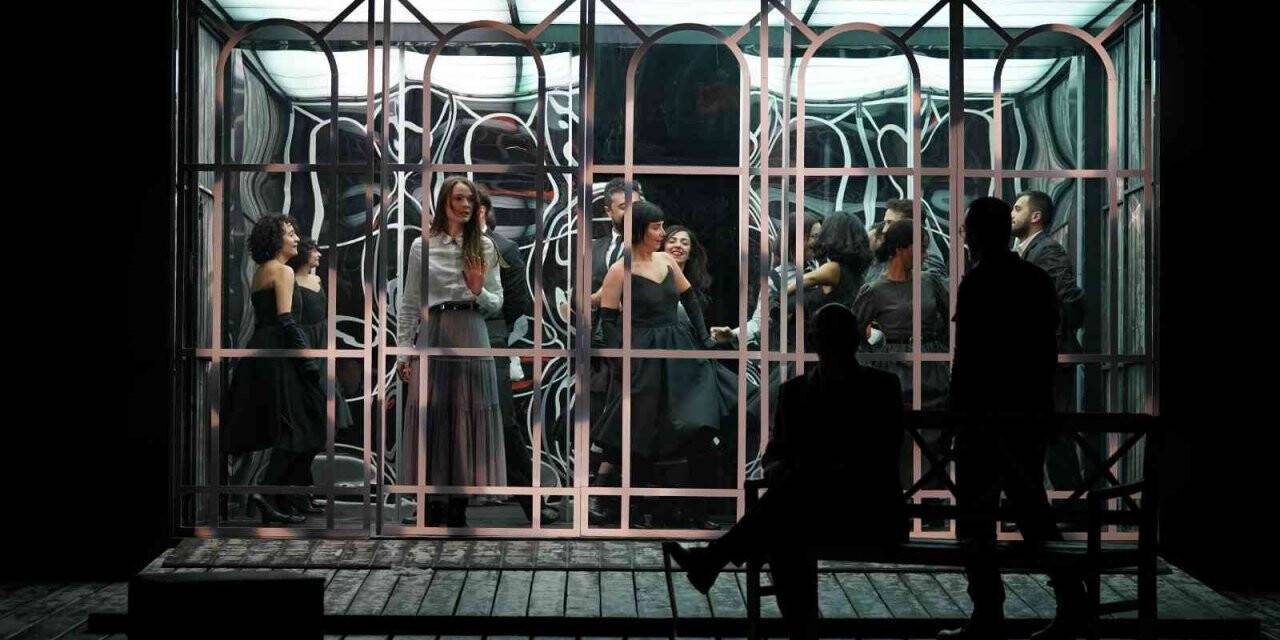 Vişne Bahçesi, İstanbullu tiyatroseverlerden tam not aldı