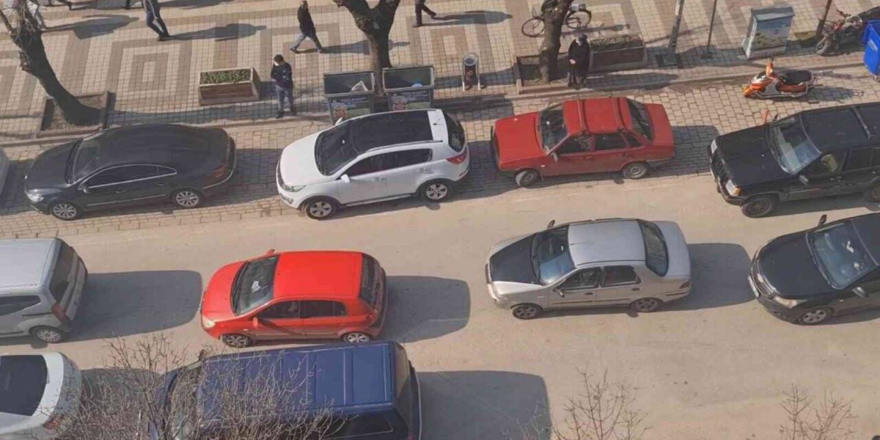 Bursa’da yolu kapatıp çiftetelli oynadılar