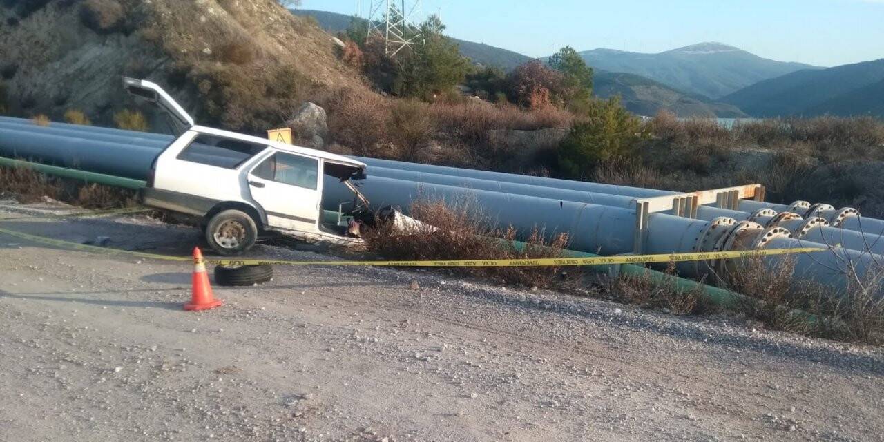 Kontrolden çıkan otomobil boru hattına çarptı: 1 ölü, 1 yaralı