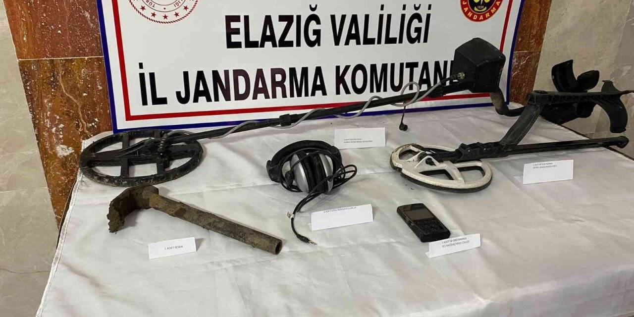 Elazığ’da define arayan bir şahıs, jandarma tarafından suçüstü yakalandı