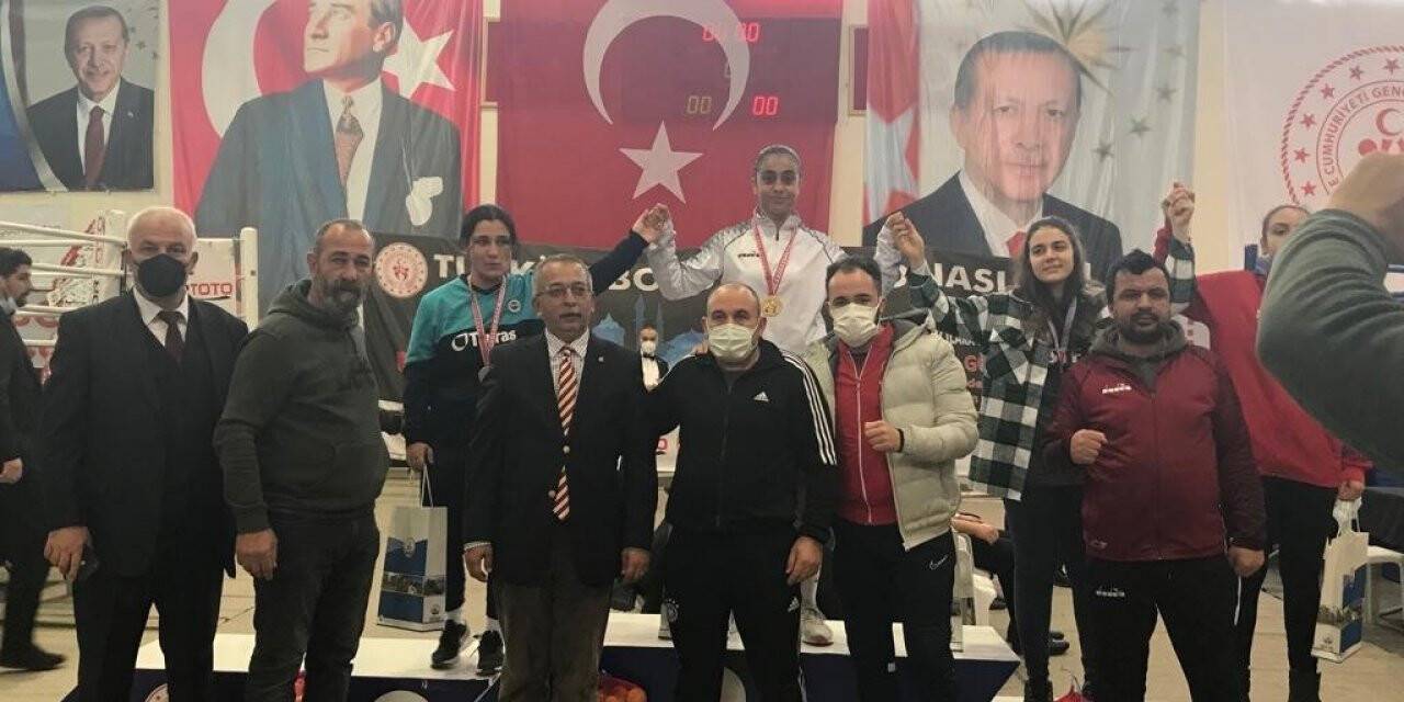 Edremitli Boksör Yaren Düztaş Türkiye şampiyonu oldu
