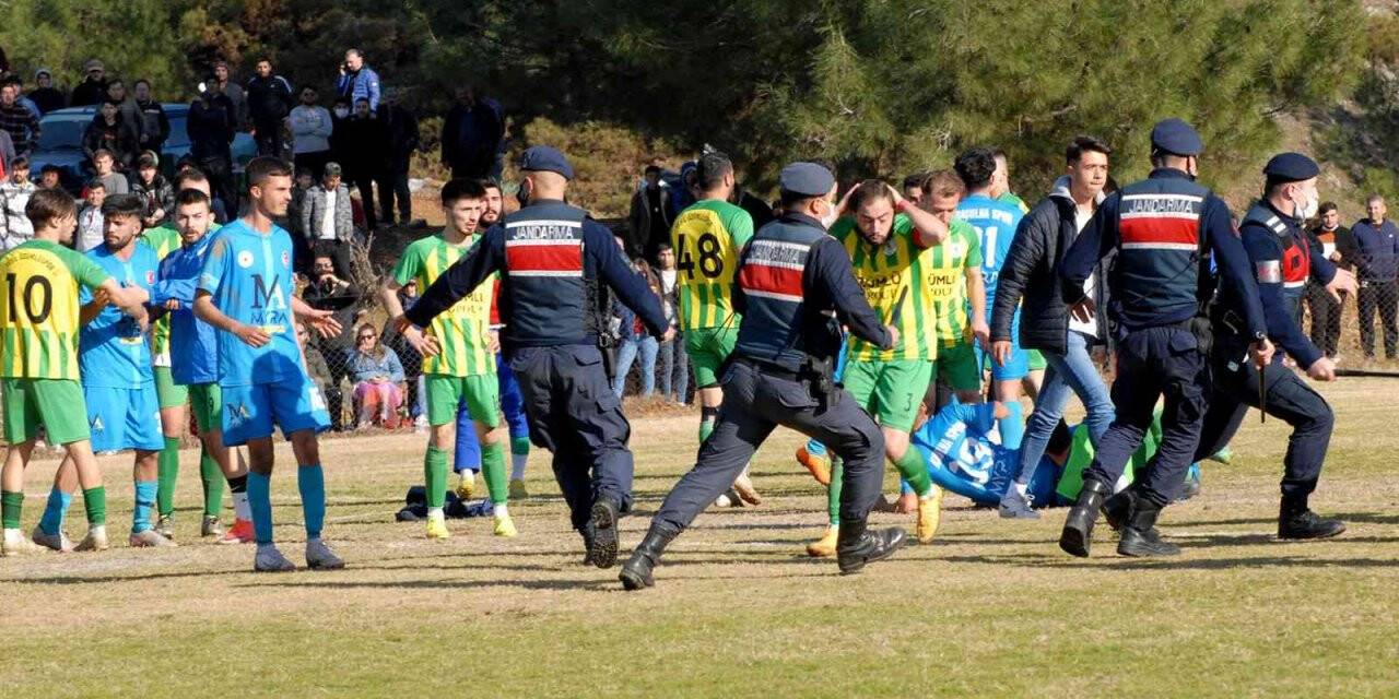 Fethiye’de amatör ligdeki futbol maçında kavga