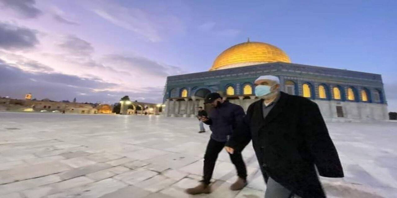 Mescid-i Aksa Muhafızı Şeyh Raid Salah 15 yıl sonra Mescid-i Aksa’da namaz kıldı