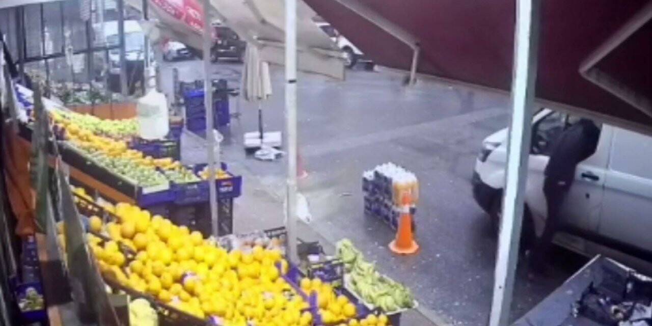 Sultangazi’de telefon hırsızlığı kamerada