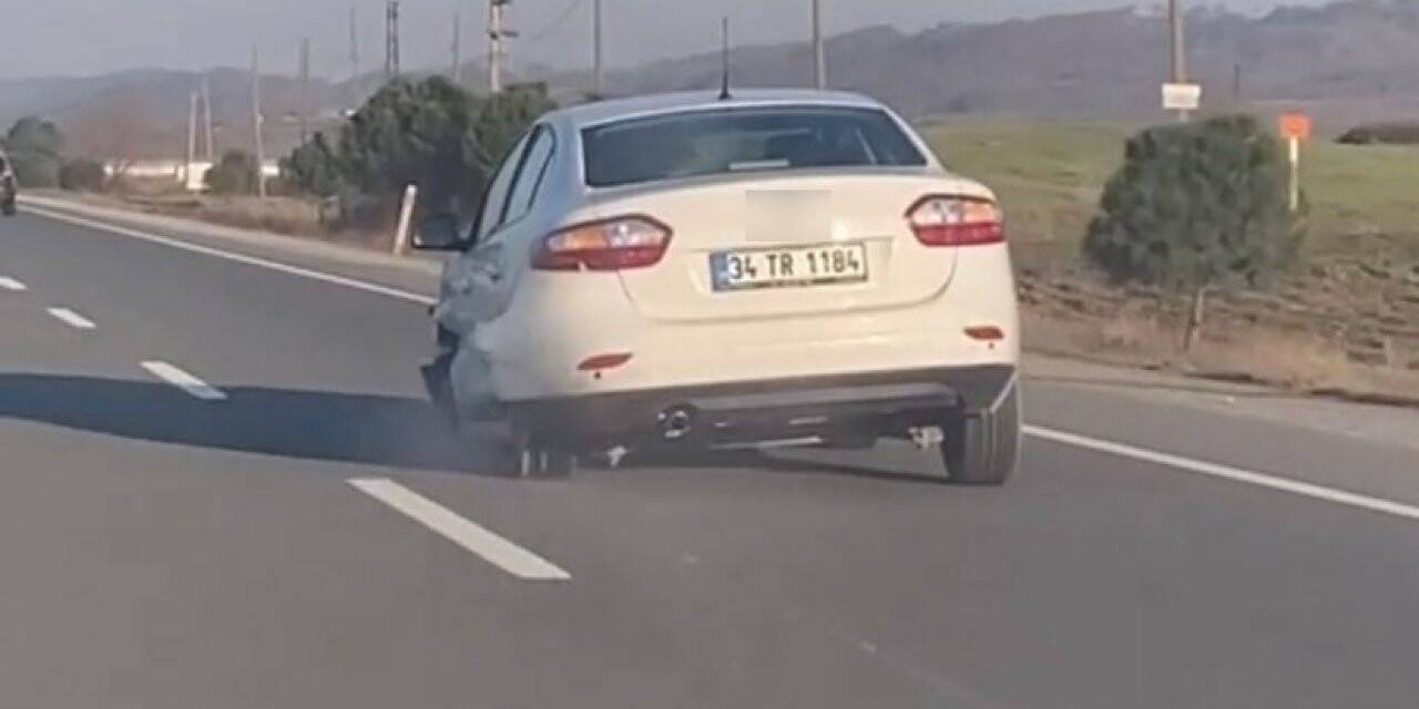 Parçalanmış lastikleri ve yerdeki tampon ile yoluna devam etti