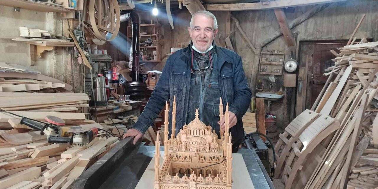 Sultanahmet Camii’nin ahşap maketini yaptı
