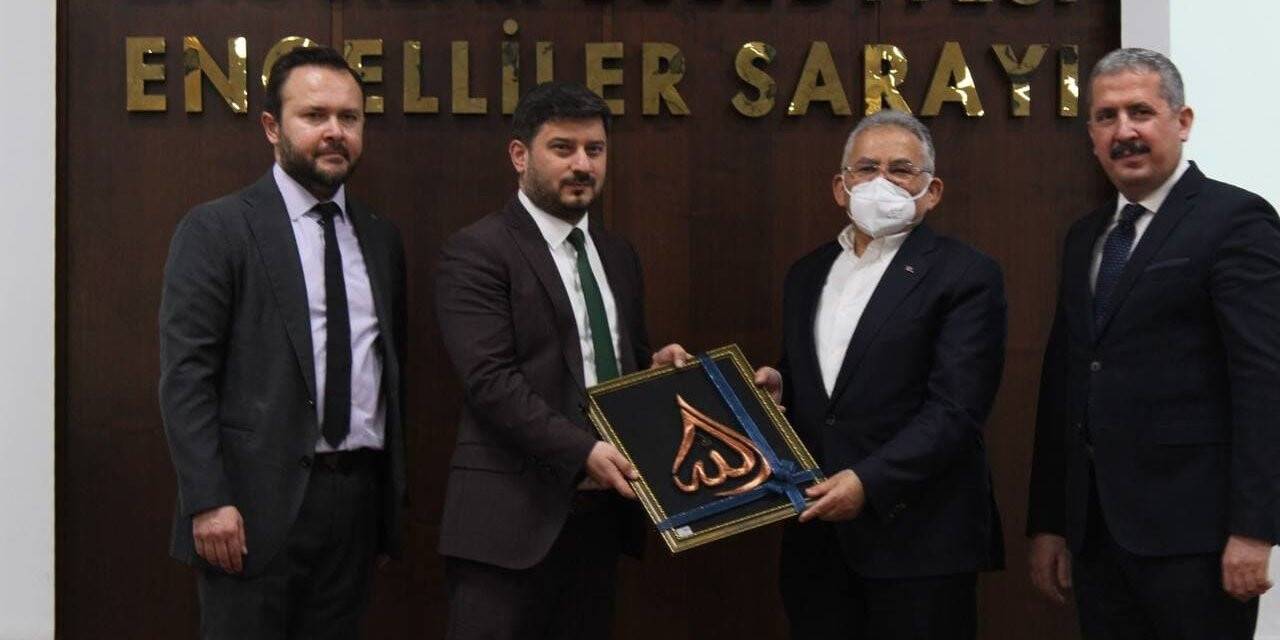 Başkan Büyükkılıç’a yılın ilk ödülü Kayserililerden
