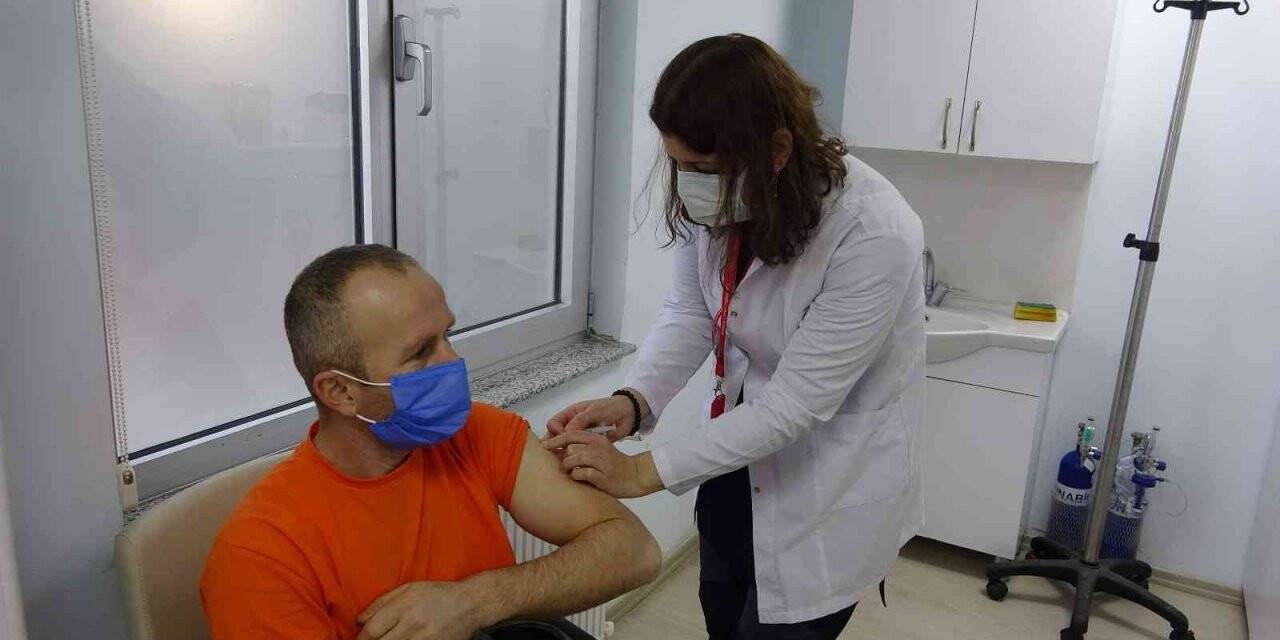 Türkiye genelinde 40 merkezden biri olan Trabzon’da Turkovac aşısı uygulaması bu sabah başladı