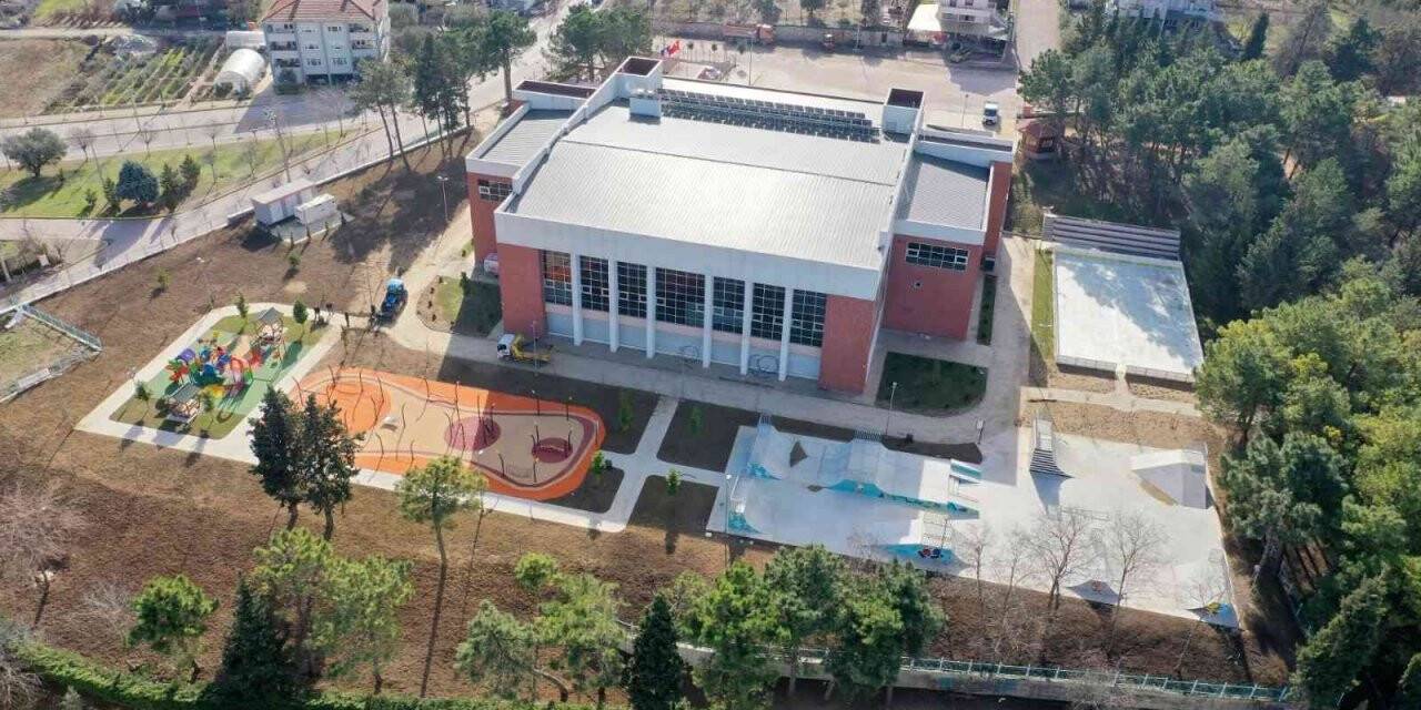 Büyükşehir’den Karamürsel’e sentetik buz pisti