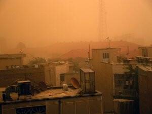 İRAN KUM FIRTINASINA TESLİM: 5 ÖLÜ