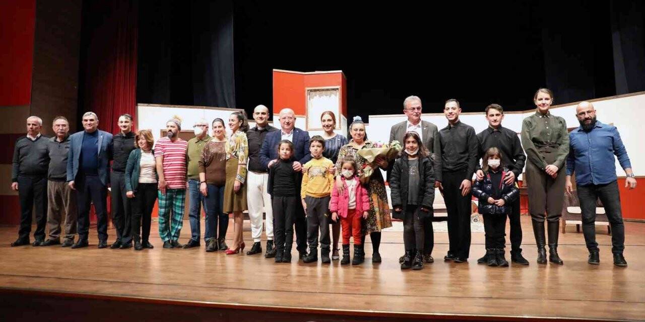 ‘Papaz Kaçtı’ izleyicisini kahkahaya boğdu