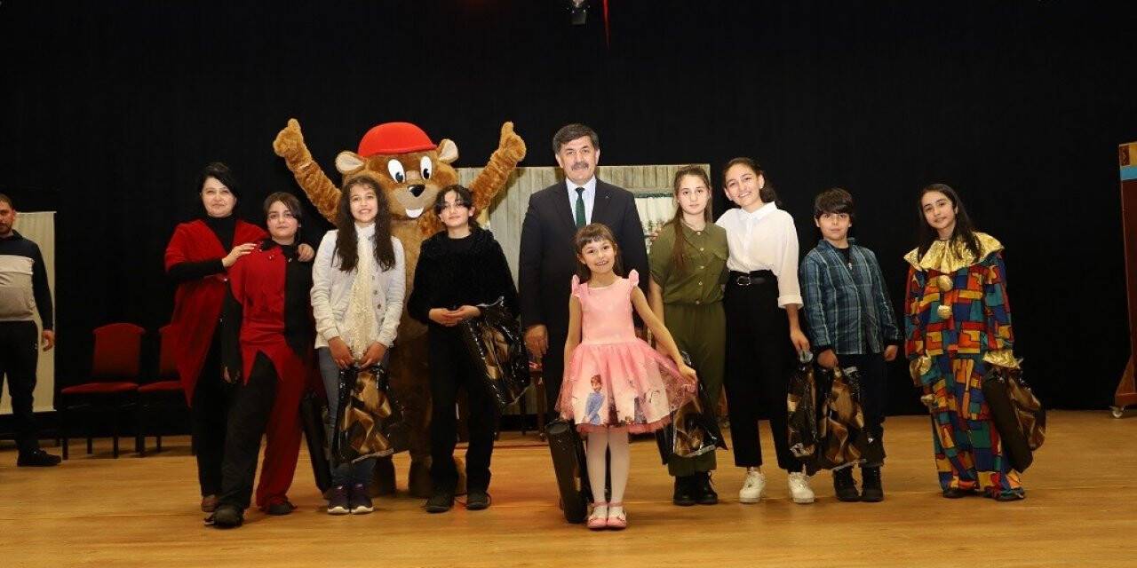 “Pıtırcık” adlı çocuk oyunu izleyicilerden tam not aldı