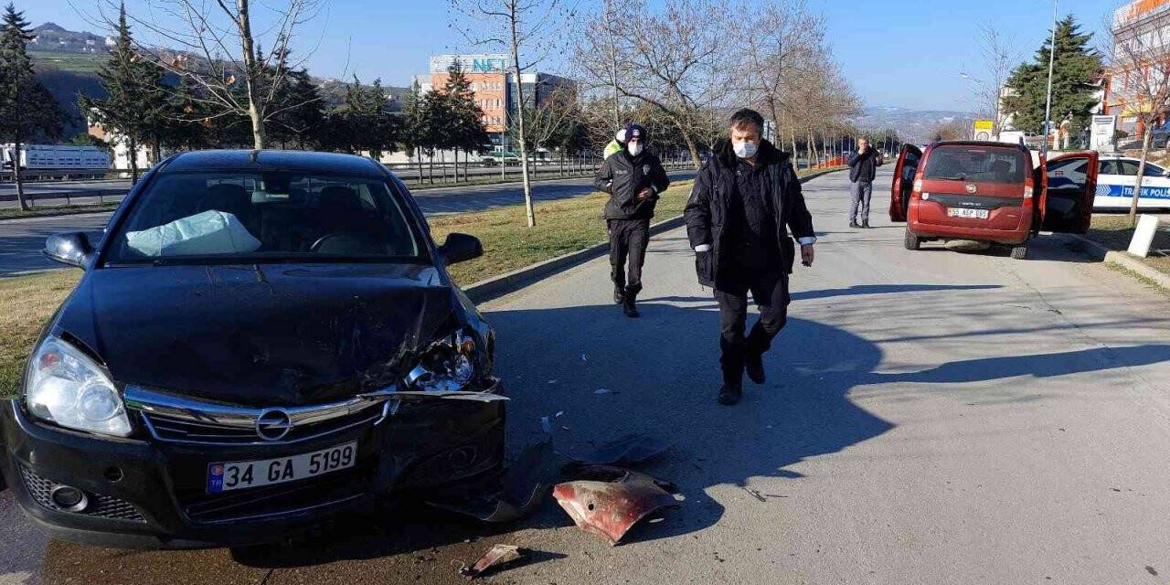 Samsun’daki kazada 1’i polis 2 kişi yaralandı