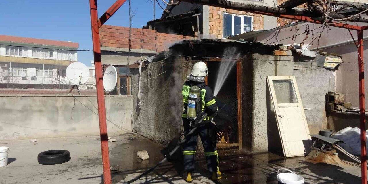 Odunluk yangını korkuttu
