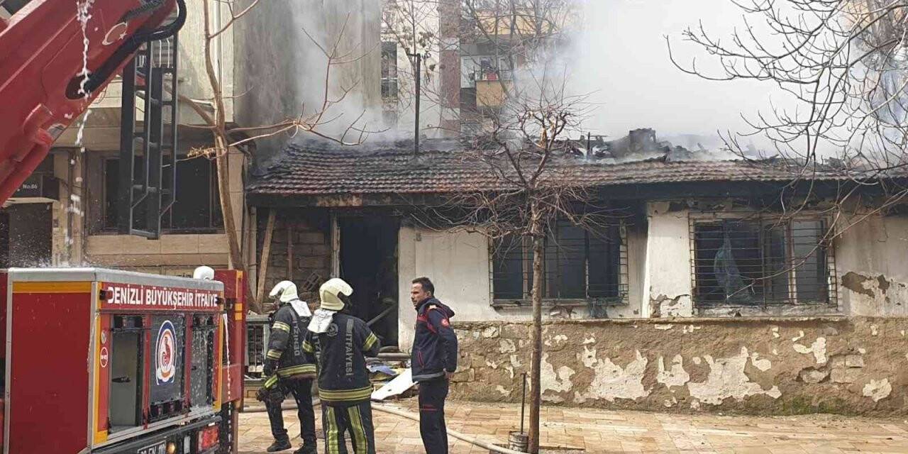 Isınmak için ateş yakılan metruk ev alevlere teslim oldu
