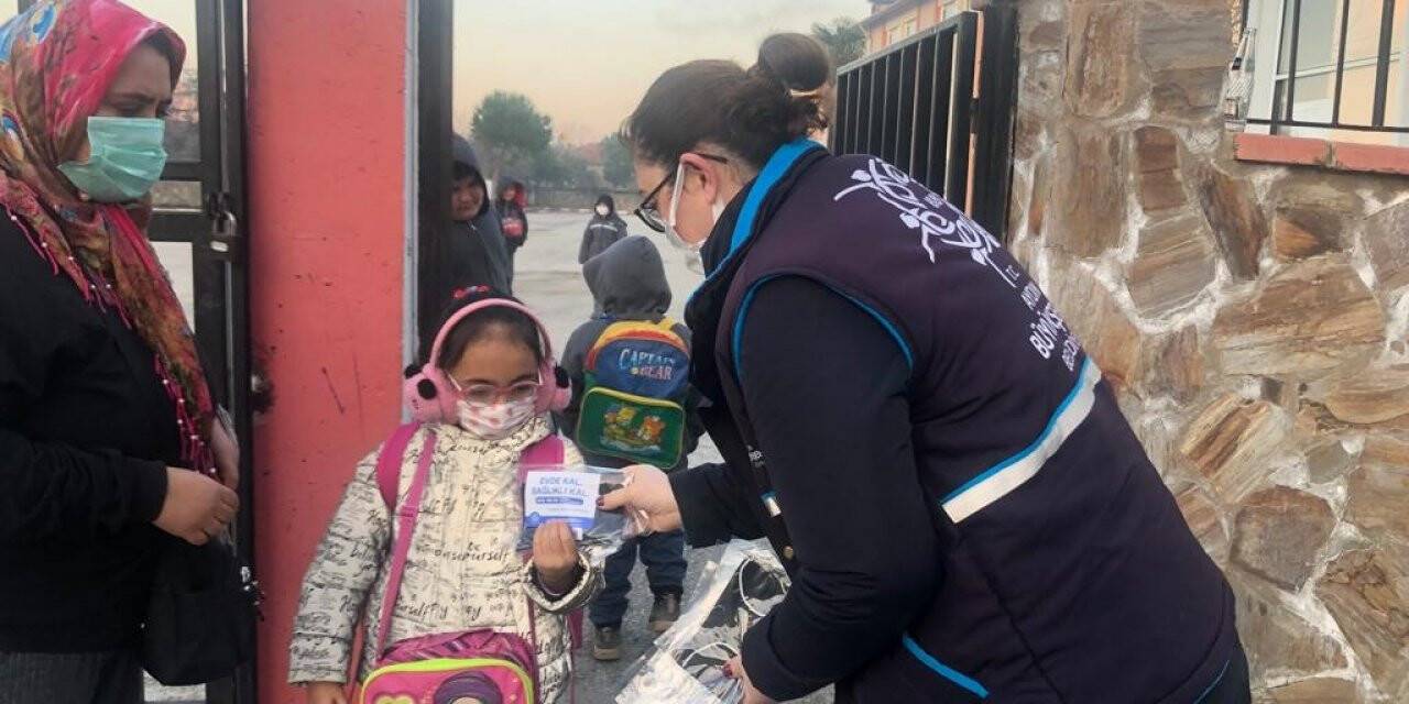 Aydın Büyükşehir belediyesi maske dağıtımını sürdürüyor