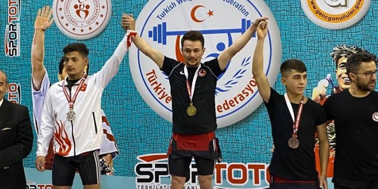 Muhammed Akkaya, halterde Türkiye şampiyonu oldu
