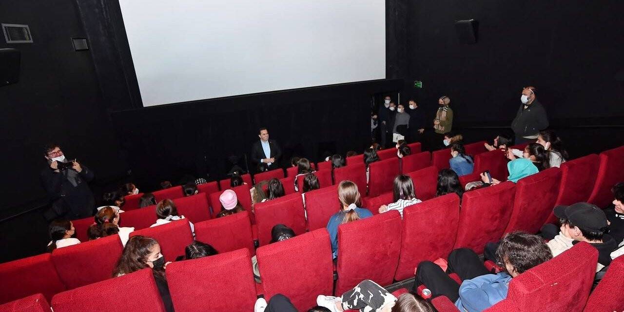 Başkan Yıldız öğrencilerle “Kesişme: İyi Ki Varsın Eren” filmini izledi