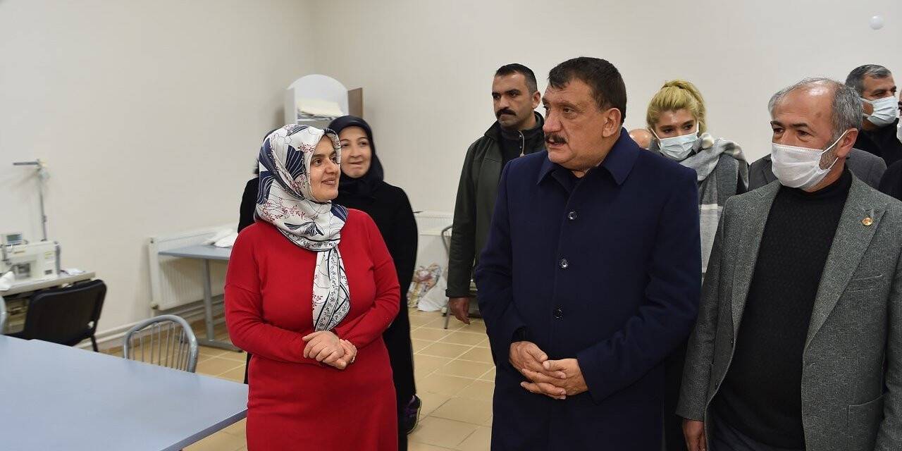 Düzenlenen kurs programında geri dönüşüme katkı sağlanıyor