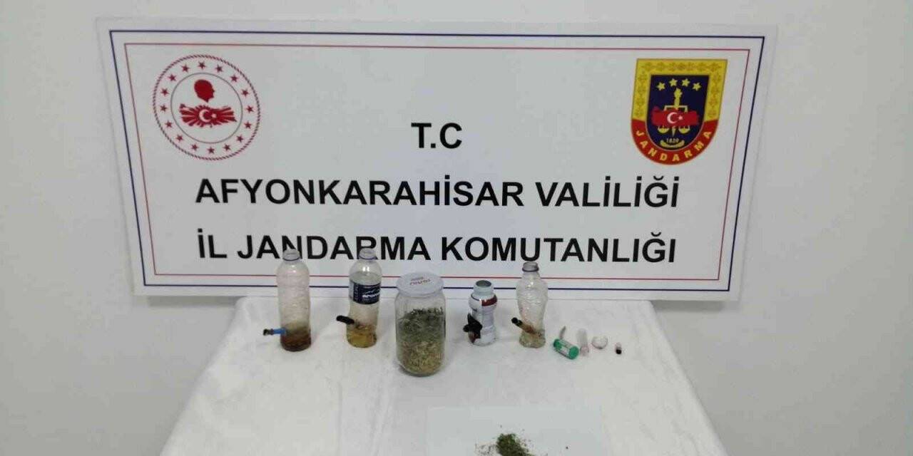 Köy odasına uyuşturucu baskını: 4 gözaltı
