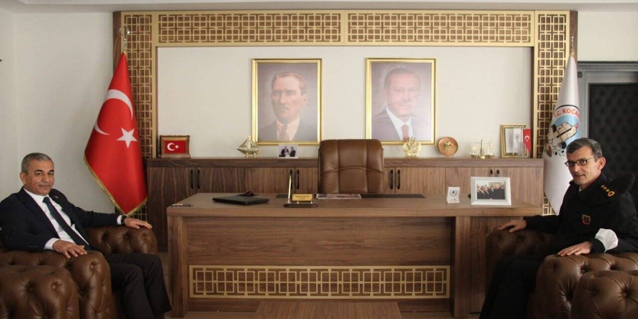 Başkan Kaplan yeni makam odasında ilk misafirini ağırladı