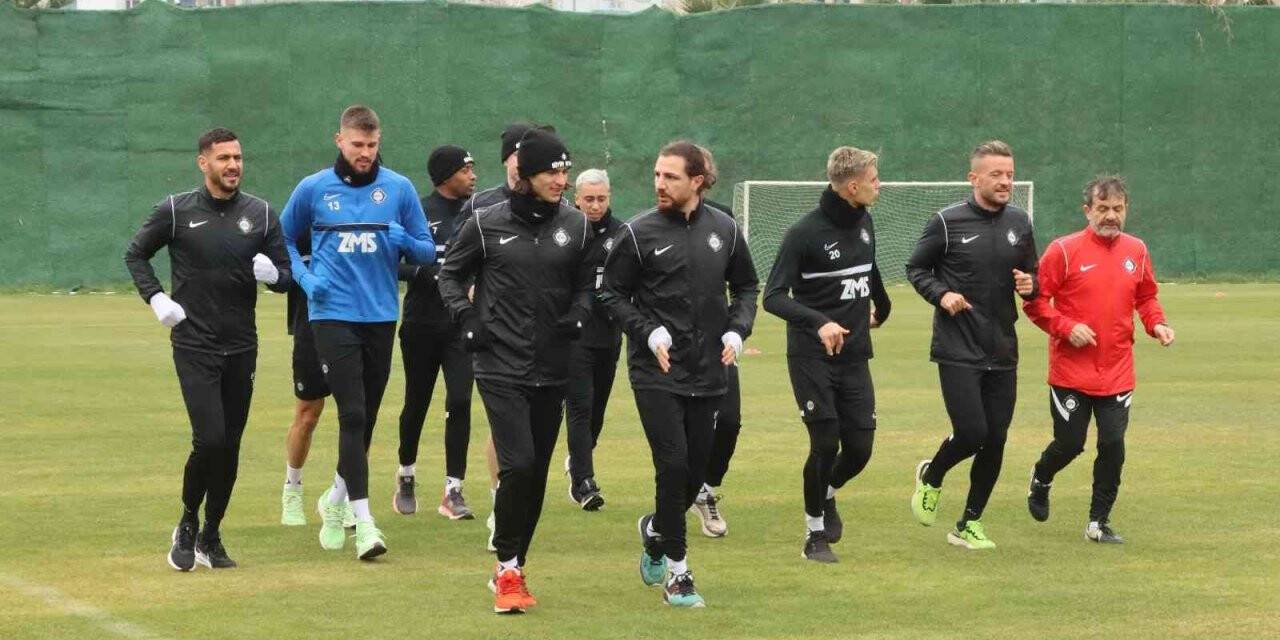 Altay’da Paixao ve Murat Akça kadro dışı bırakıldı