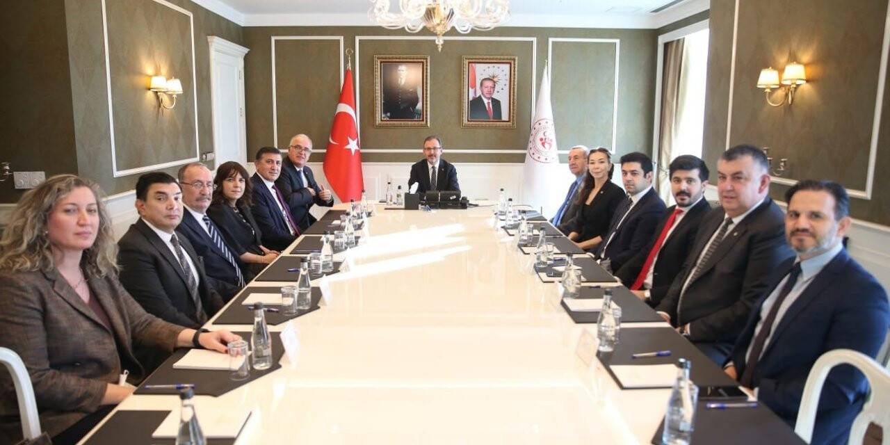 Bakan Kasapoğlu, TVF Başkanı Mehmet Akif Üstündağ’ı kabul etti