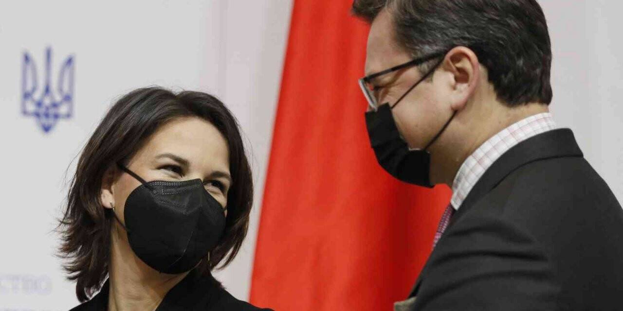 Ukrayna Dışişleri Bakanı Kuleba eski Almanya Başbakanı Schröder’e yüklendi