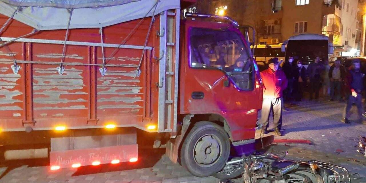 Manisa’da kamyonet motosikletle çarpıştı: 1 ölü, 1 ağır yaralı
