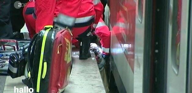 Tren istasyonunda nefes kesen kurtarma anı VİDEO