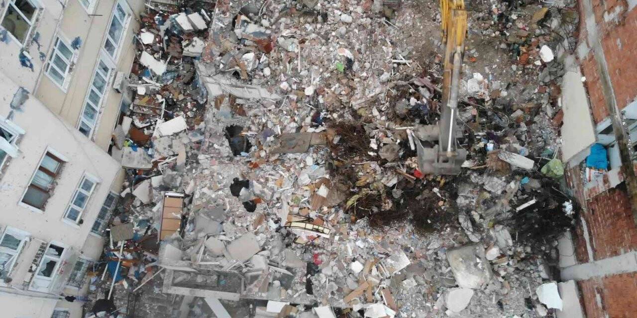 Üsküdar’da patlamanın binada bıraktığı tahribat havadan görüntülendi
