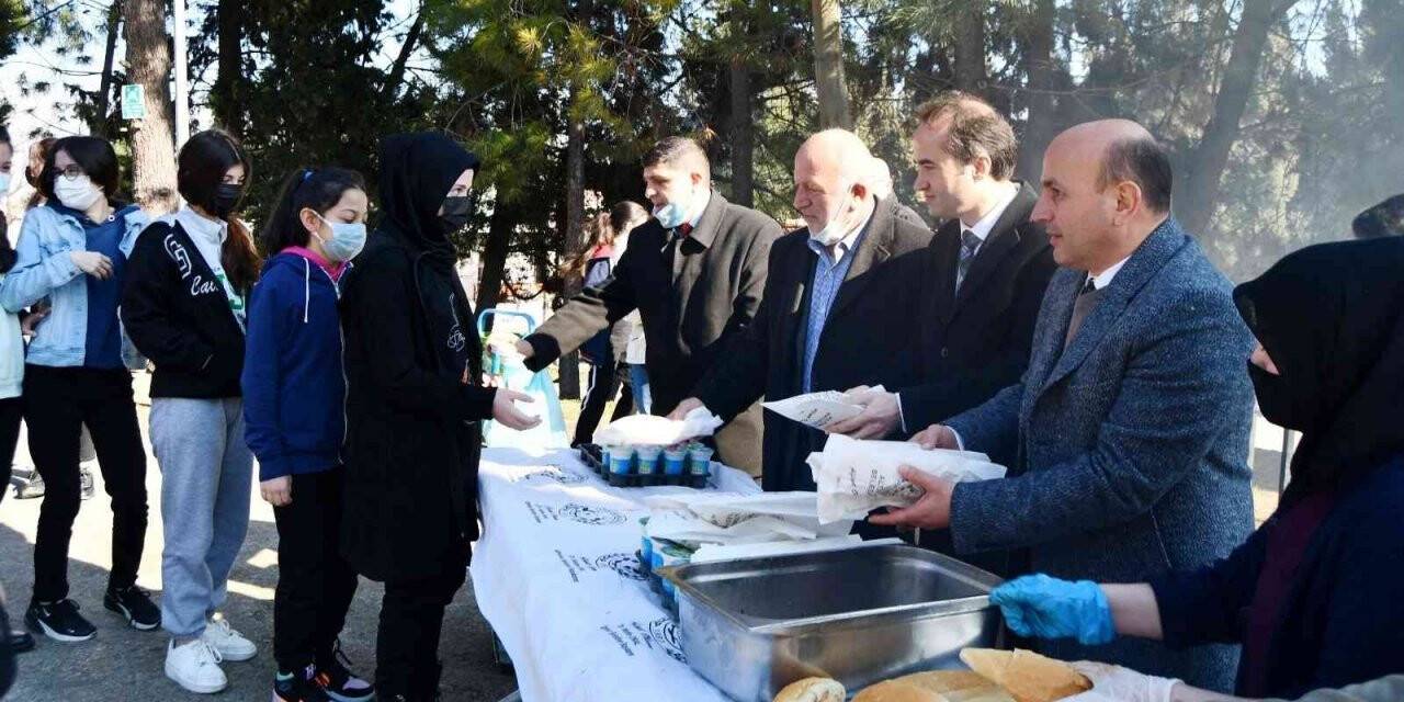 Öğrencilerle sucuk ekmekli buluşma