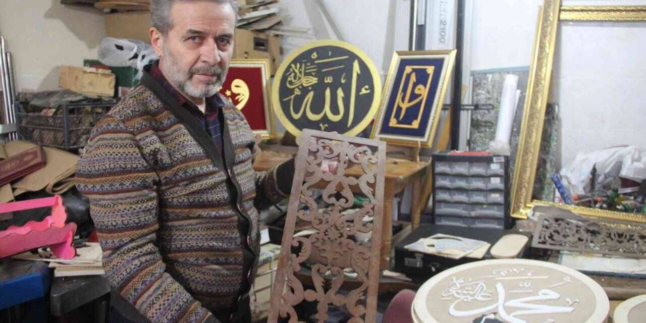 Ahşabı dantel gibi işliyor