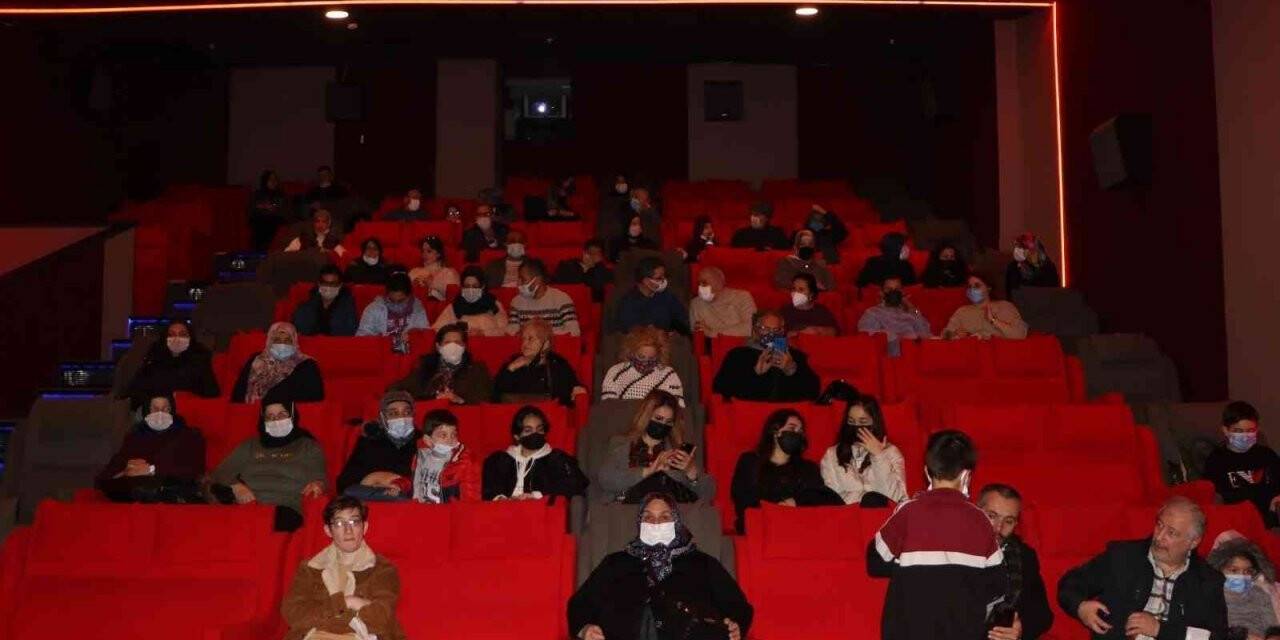 Yalova’da şehit aileleri ve gaziler “İyi Ki Varsın Eren” filmini izledi