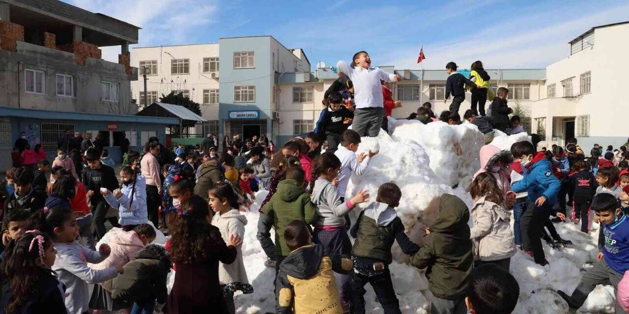 Akdeniz Belediyesinden öğrencileri kar sürprizi