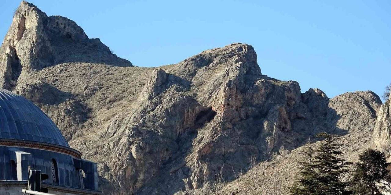 Tesadüfen fark edildi: Tokat Kalesi’nde beliren insan silueti dikkat çekiyor