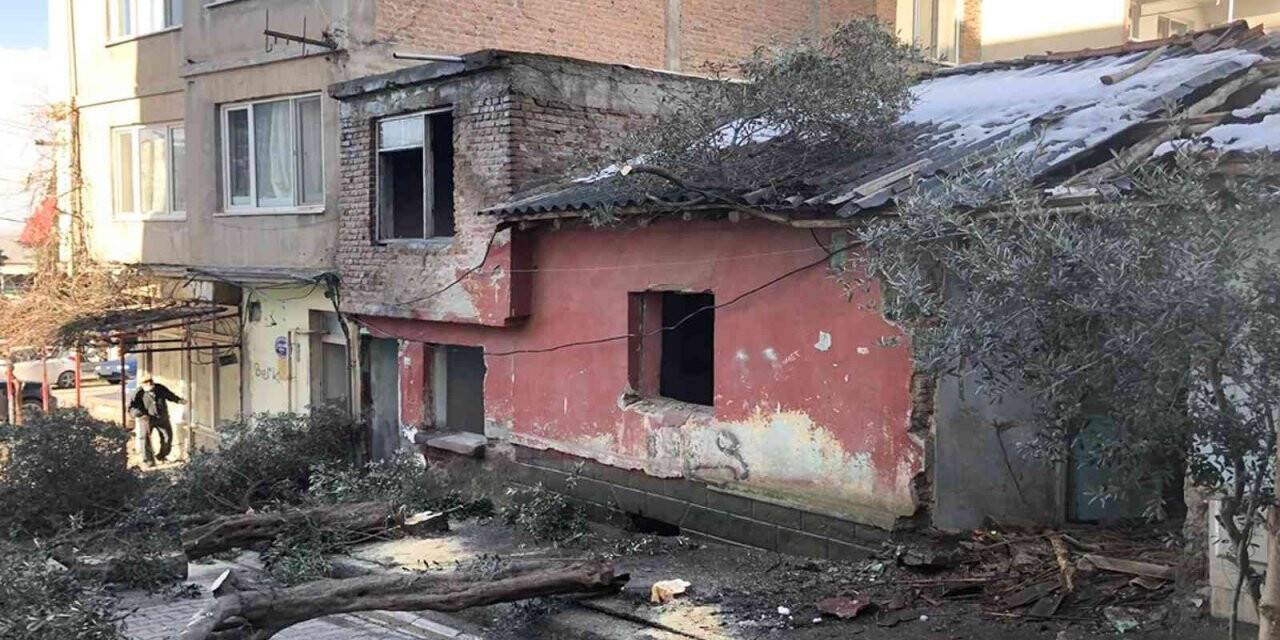 Karacabey’de metruk binalar bir bir yıkılıyor