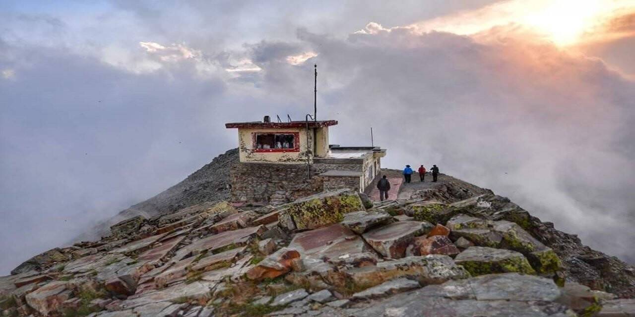 Yangın gözetleme kulesi kar kulesi oldu