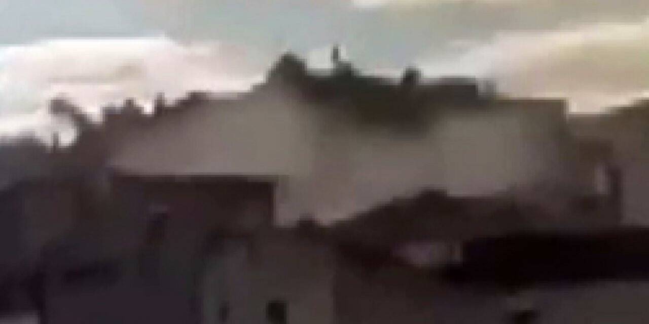Üsküdar’da 5 katlı binada yaşanan patlama kamerada