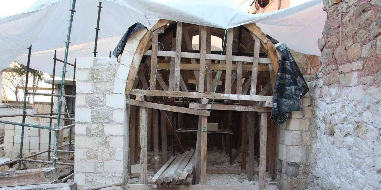Siirt’te ateşe verilen 130 yıllık camide restorasyon çalışması başladı