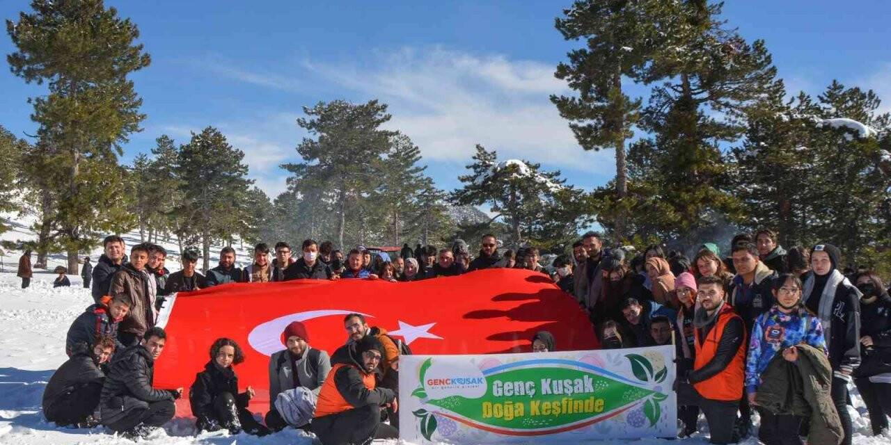 Başkan Çakın gençlere müjdeyi doğa yürüyüşünde verdi