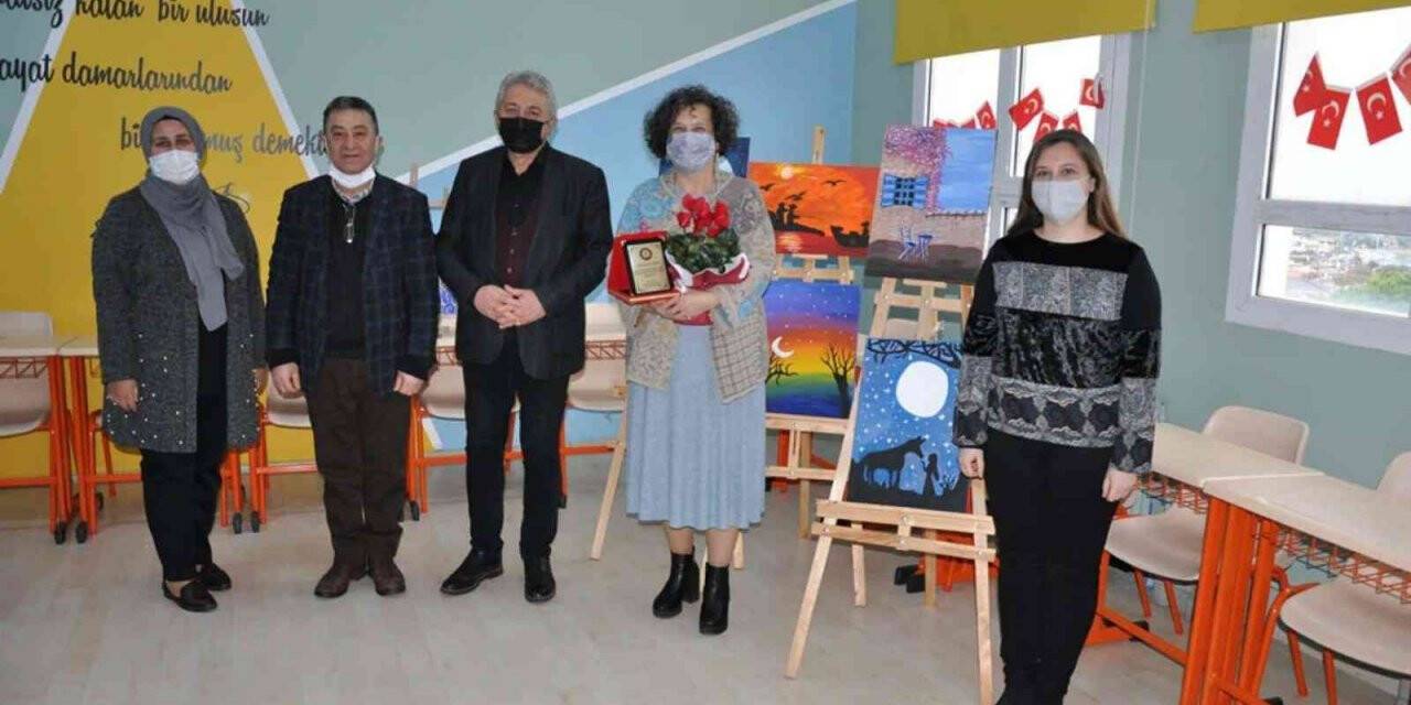 Çeşmeli avukat, eşi anısına ’Görsel Sanatlar Atölyesi’ yaptırdı