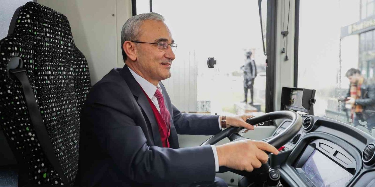 Başkan Alim Işık: "Yüzde yüz yerli elektrikli otobüs Kütahya’ya hayırlı olsun"