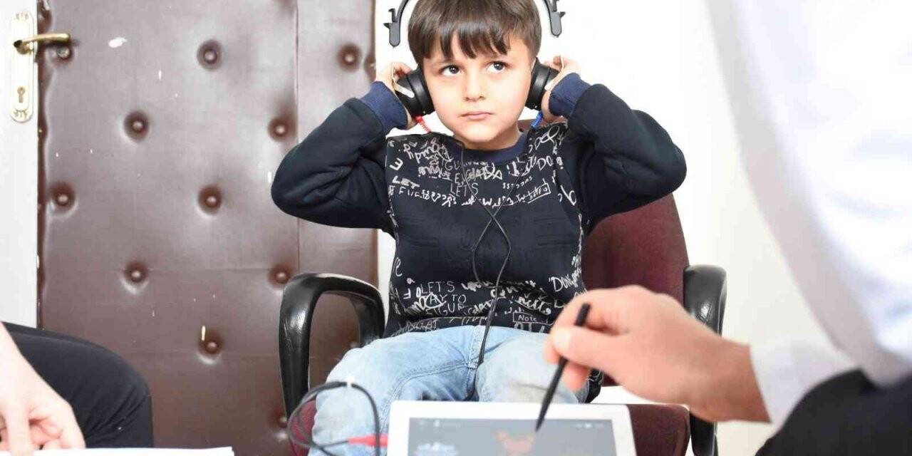 Genç’te ilkokul öğrencileri işitme testinden geçirildi