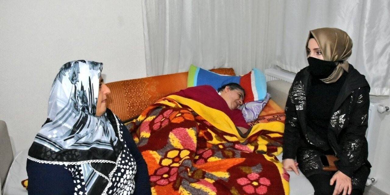 Milletvekili Bahar Ayvazoğlu, Of ilçesinde yaşlı ve hastaları ziyaret etti