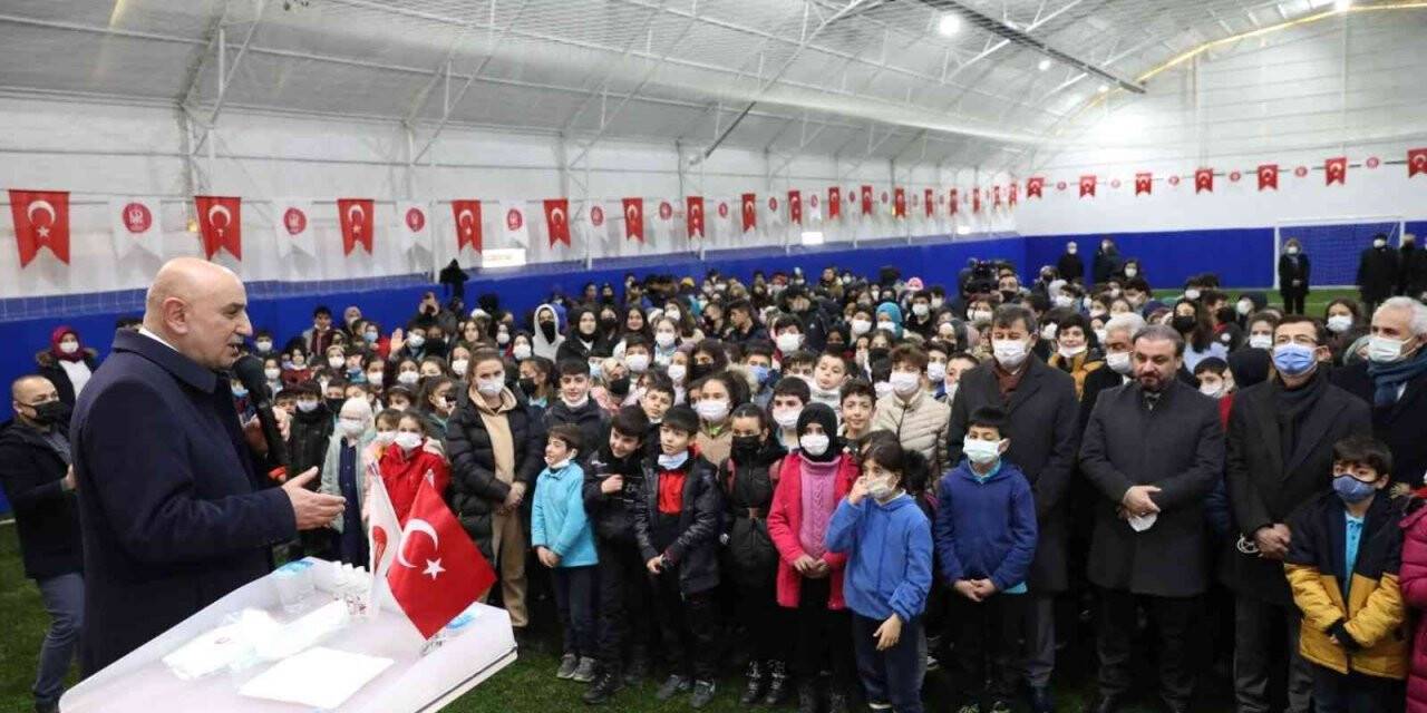 Keçiören Belediyesi’nden eğitime spor tesisi desteği