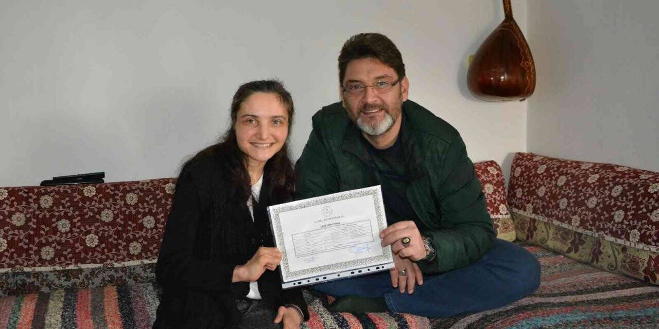 Başkan İşlek’ten lise diplomasını alan engelli kıza üniversite eğitim masraflarını karşılama sözü